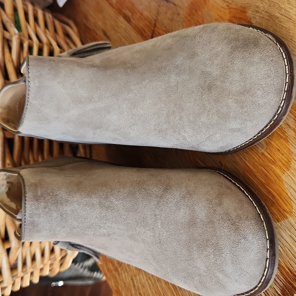 Vionic Suede Booties Serena sz 6.5 Taupe - Picture 2 of 13